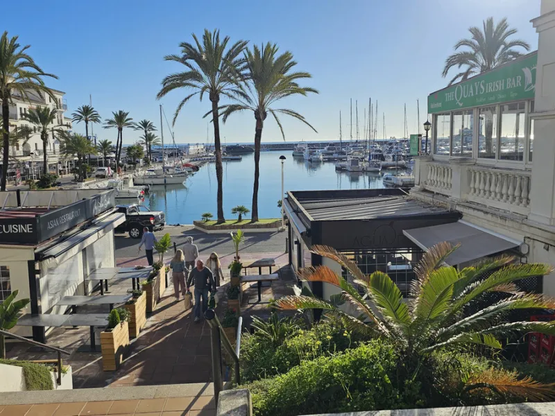Positioned in a prime corner location within Phase 1 of a well-established development in La Duquesa, this penthouse offers panoramic sea views that truly define the property. From its elevated setting, the Mediterranean stretches across the horizon, crea