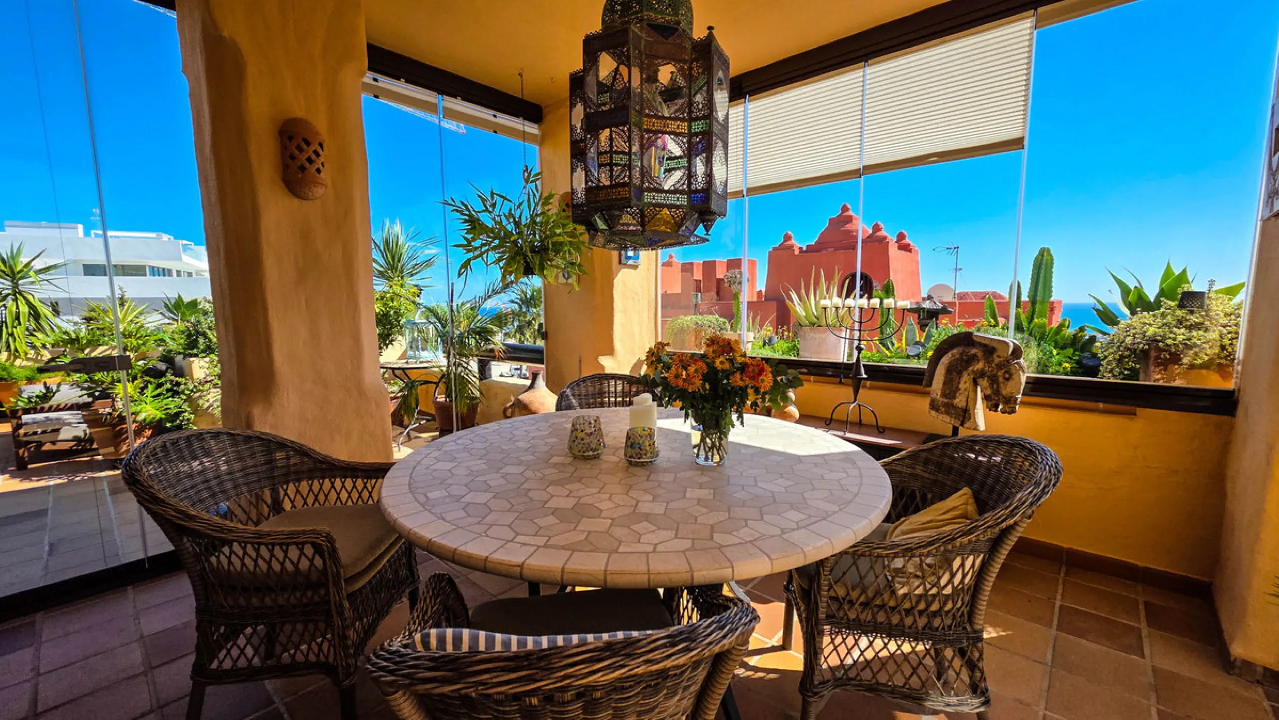 This well-presented corner penthouse in La Duquesa combines generous outdoor space, sea views and a convenient coastal location within walking distance to the beach. Set within a popular residential community, the property offers access to four communal s