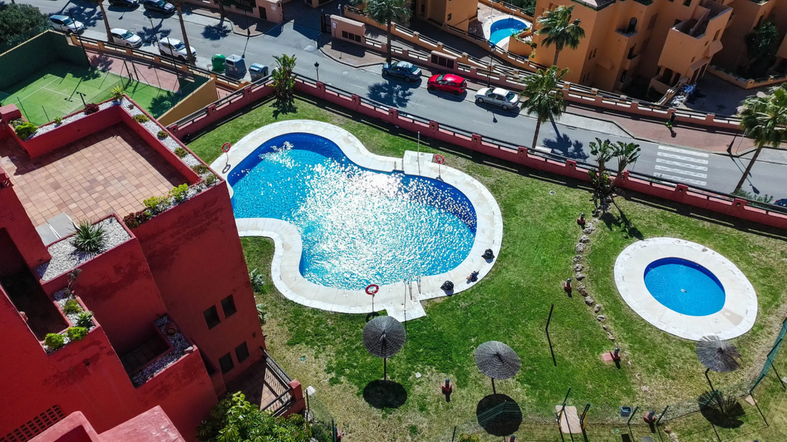 This well-presented corner penthouse in La Duquesa combines generous outdoor space, sea views and a convenient coastal location within walking distance to the beach. Set within a popular residential community, the property offers access to four communal s