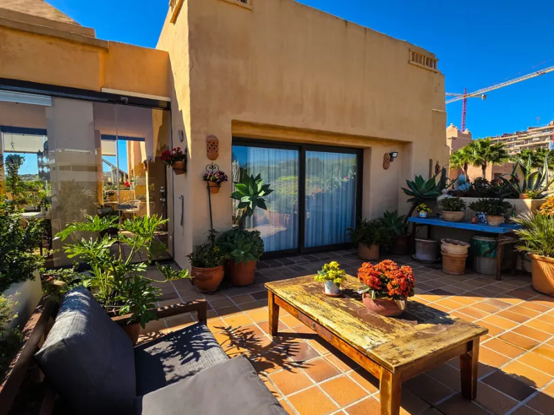 This well-presented corner penthouse in La Duquesa combines generous outdoor space, sea views and a convenient coastal location within walking distance to the beach. Set within a popular residential community, the property offers access to four communal s