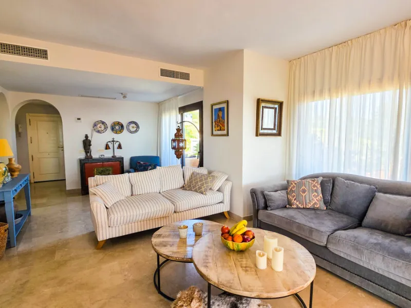 This well-presented corner penthouse in La Duquesa combines generous outdoor space, sea views and a convenient coastal location within walking distance to the beach. Set within a popular residential community, the property offers access to four communal s