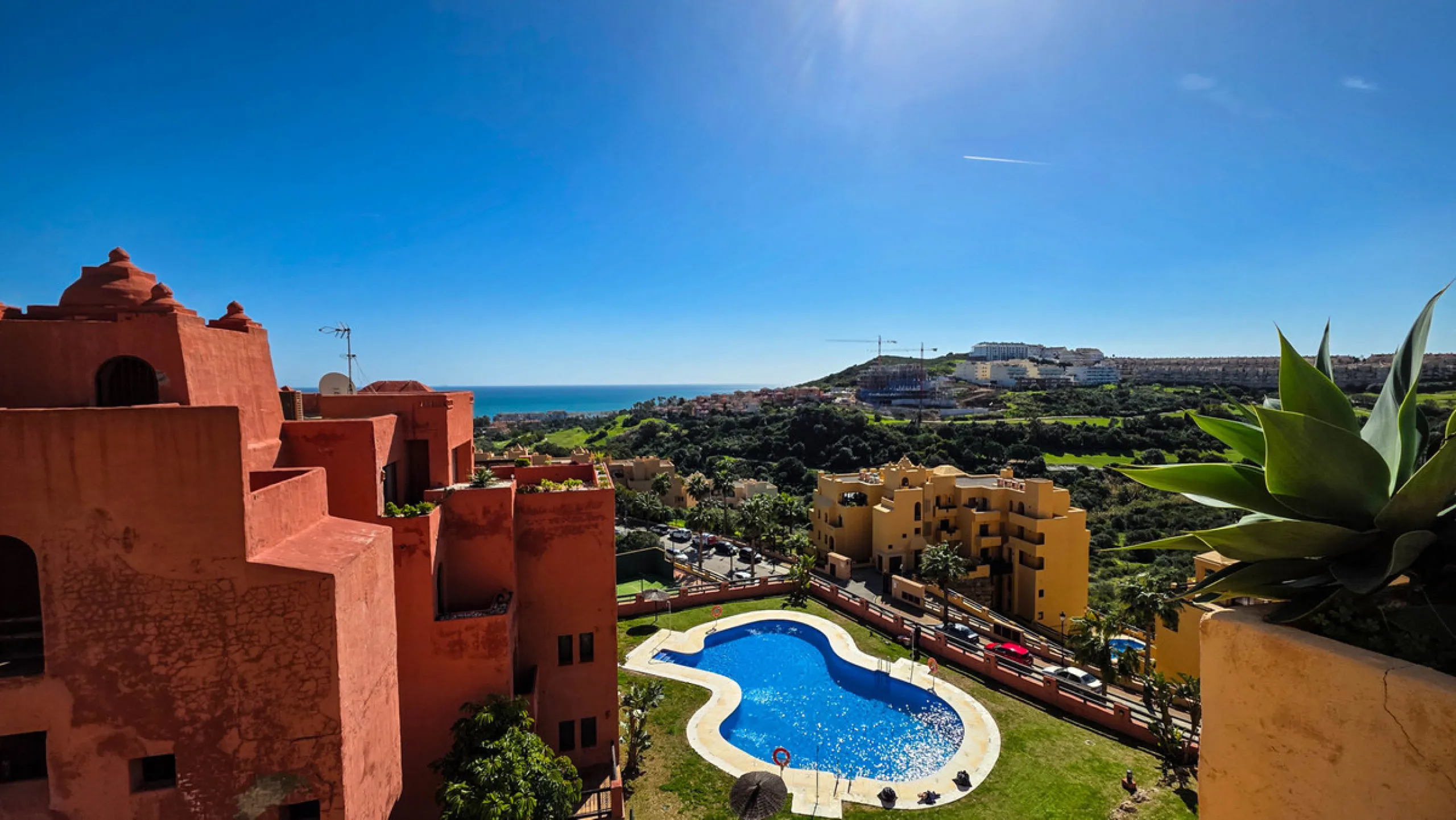This well-presented corner penthouse in La Duquesa combines generous outdoor space, sea views and a convenient coastal location within walking distance to the beach. Set within a popular residential community, the property offers access to four communal s
