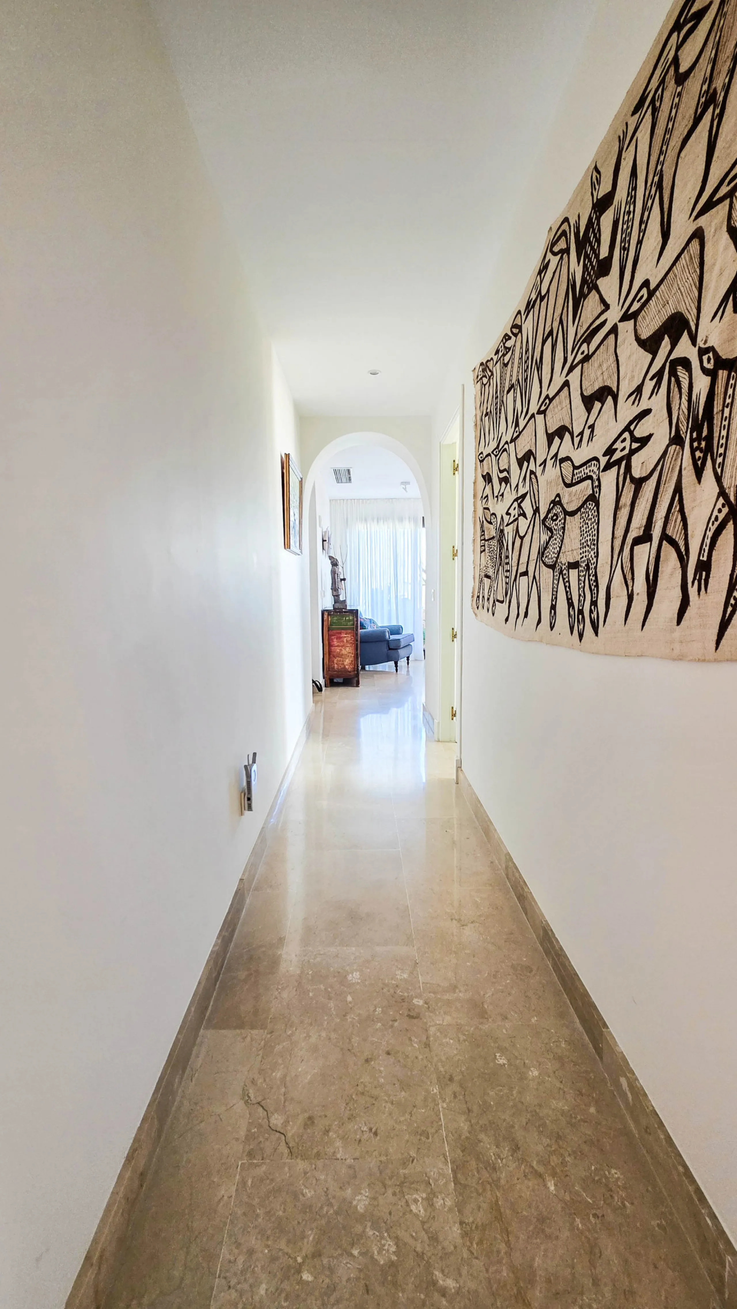 This well-presented corner penthouse in La Duquesa combines generous outdoor space, sea views and a convenient coastal location within walking distance to the beach. Set within a popular residential community, the property offers access to four communal s