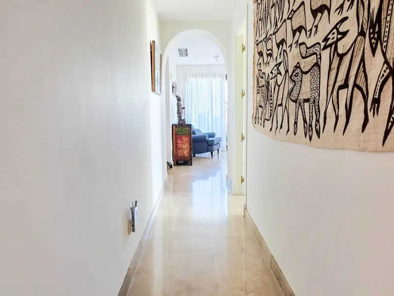 This well-presented corner penthouse in La Duquesa combines generous outdoor space, sea views and a convenient coastal location within walking distance to the beach. Set within a popular residential community, the property offers access to four communal s