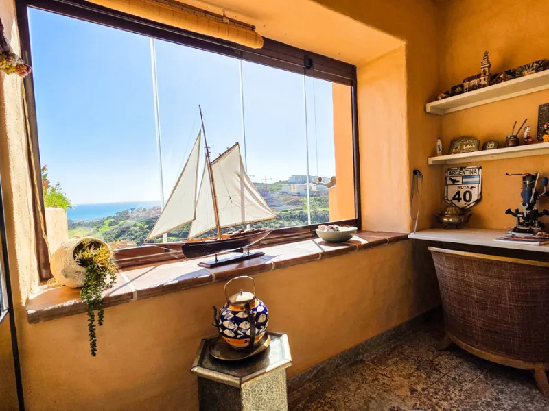 This well-presented corner penthouse in La Duquesa combines generous outdoor space, sea views and a convenient coastal location within walking distance to the beach. Set within a popular residential community, the property offers access to four communal s