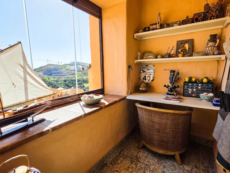 This well-presented corner penthouse in La Duquesa combines generous outdoor space, sea views and a convenient coastal location within walking distance to the beach. Set within a popular residential community, the property offers access to four communal s