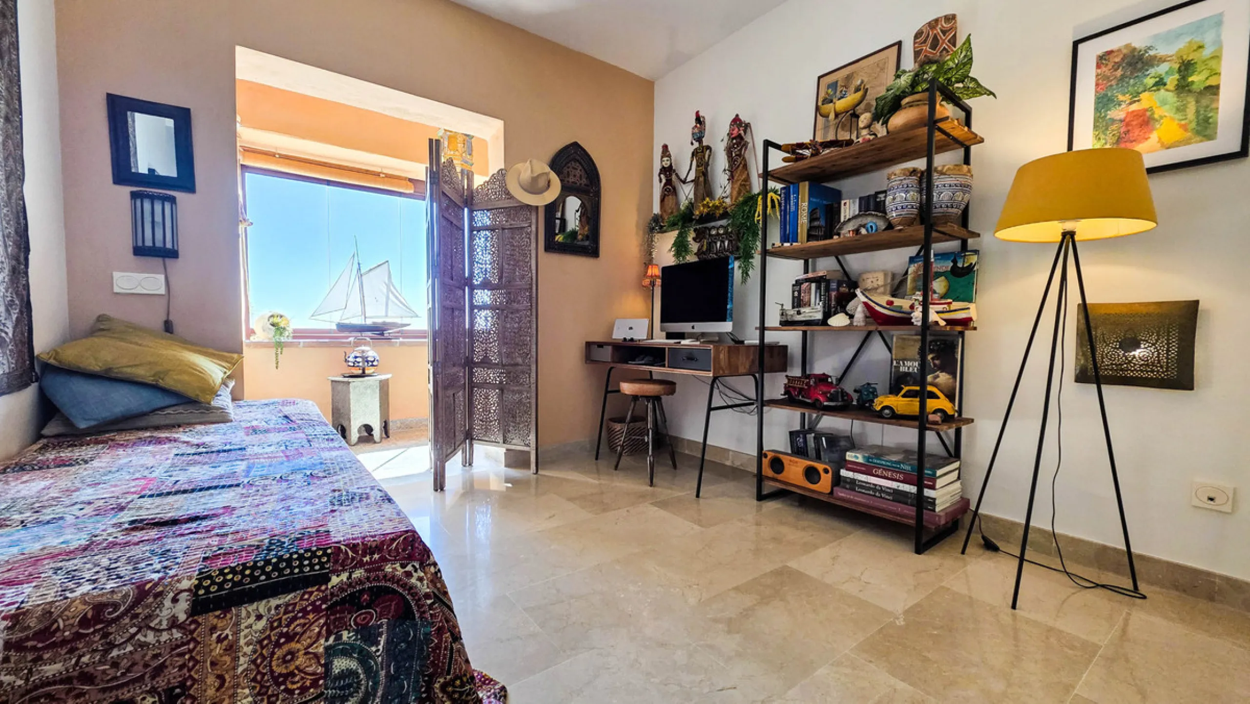 This well-presented corner penthouse in La Duquesa combines generous outdoor space, sea views and a convenient coastal location within walking distance to the beach. Set within a popular residential community, the property offers access to four communal s