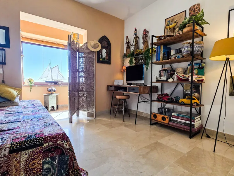 This well-presented corner penthouse in La Duquesa combines generous outdoor space, sea views and a convenient coastal location within walking distance to the beach. Set within a popular residential community, the property offers access to four communal s