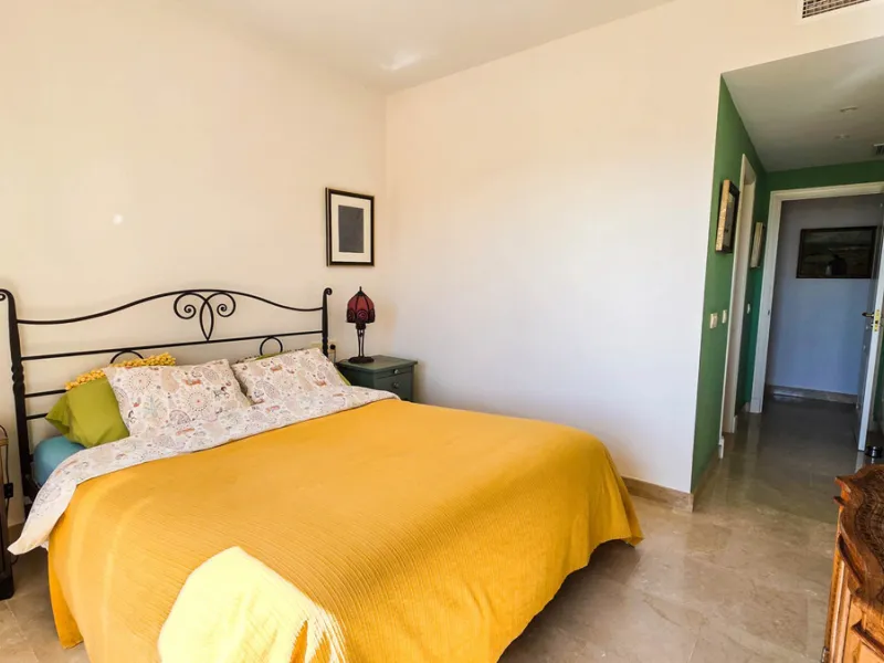 This well-presented corner penthouse in La Duquesa combines generous outdoor space, sea views and a convenient coastal location within walking distance to the beach. Set within a popular residential community, the property offers access to four communal s