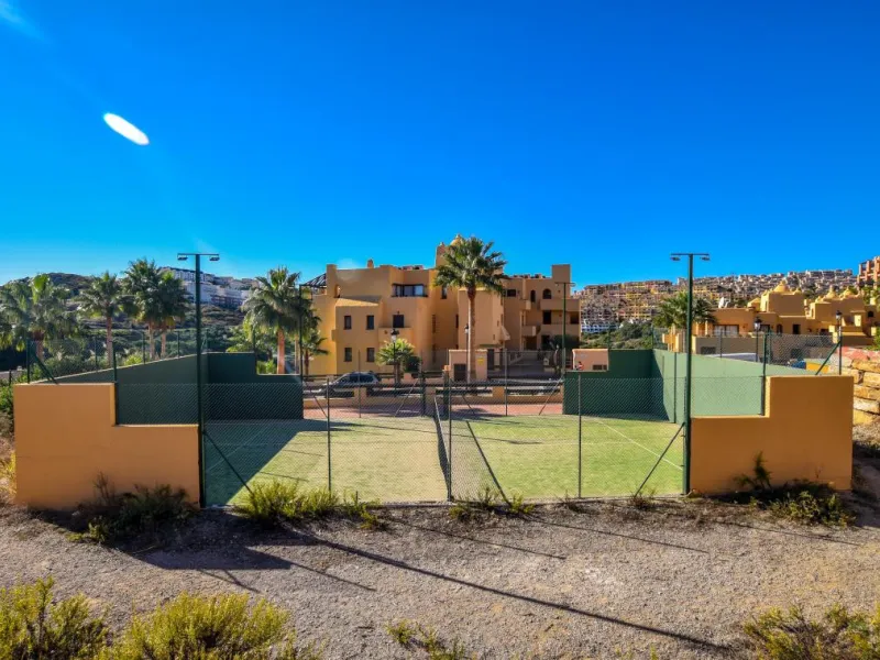 This well-presented corner penthouse in La Duquesa combines generous outdoor space, sea views and a convenient coastal location within walking distance to the beach. Set within a popular residential community, the property offers access to four communal s