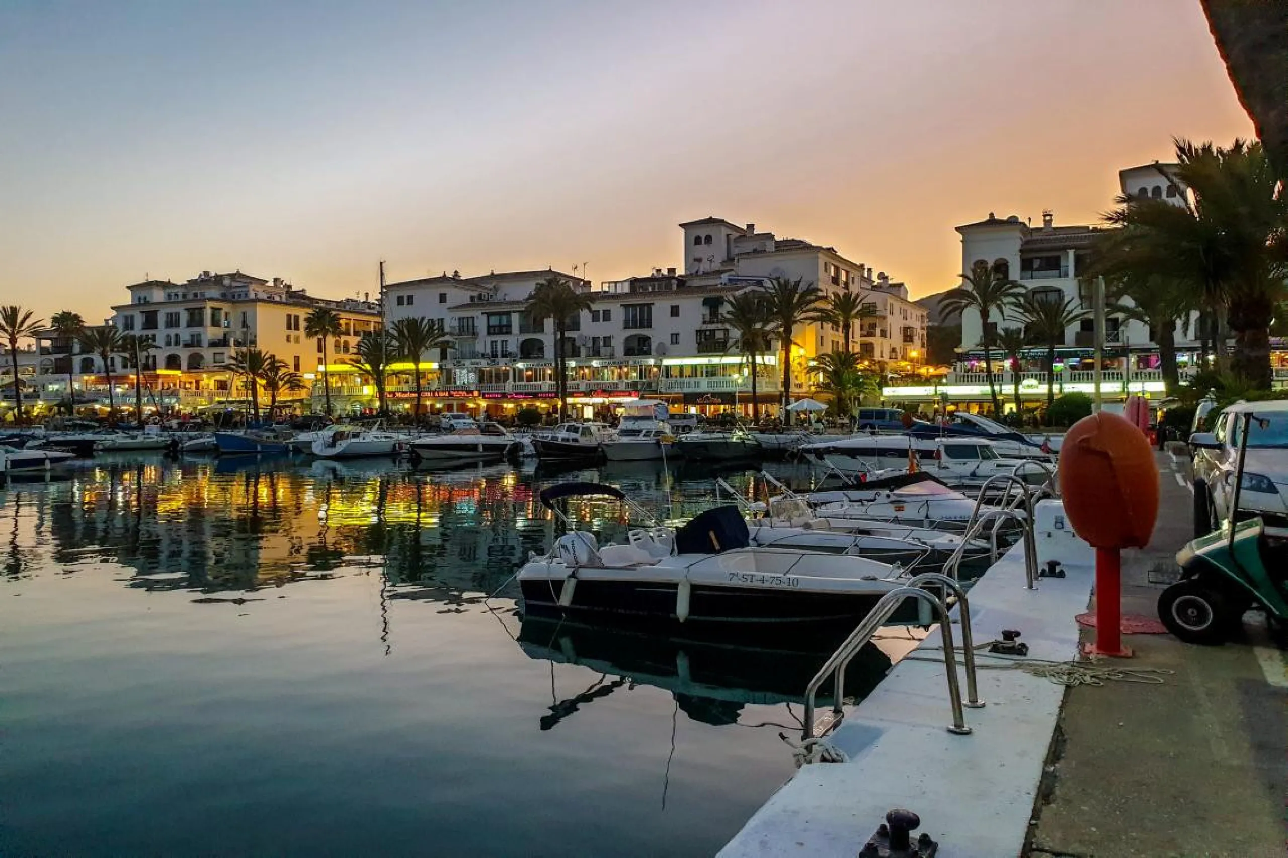 This well-presented corner penthouse in La Duquesa combines generous outdoor space, sea views and a convenient coastal location within walking distance to the beach. Set within a popular residential community, the property offers access to four communal s