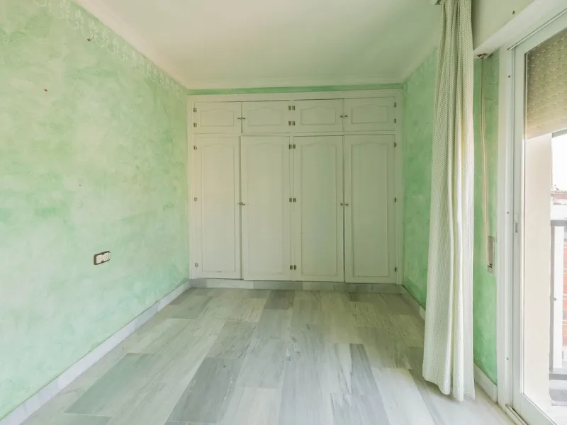 Are you looking for spaciousness, location, and sea views? This exclusive duplex penthouse, located on the seventh floor on Fuengirola's coveted Avenida Ramón y Cajal, has it all.
