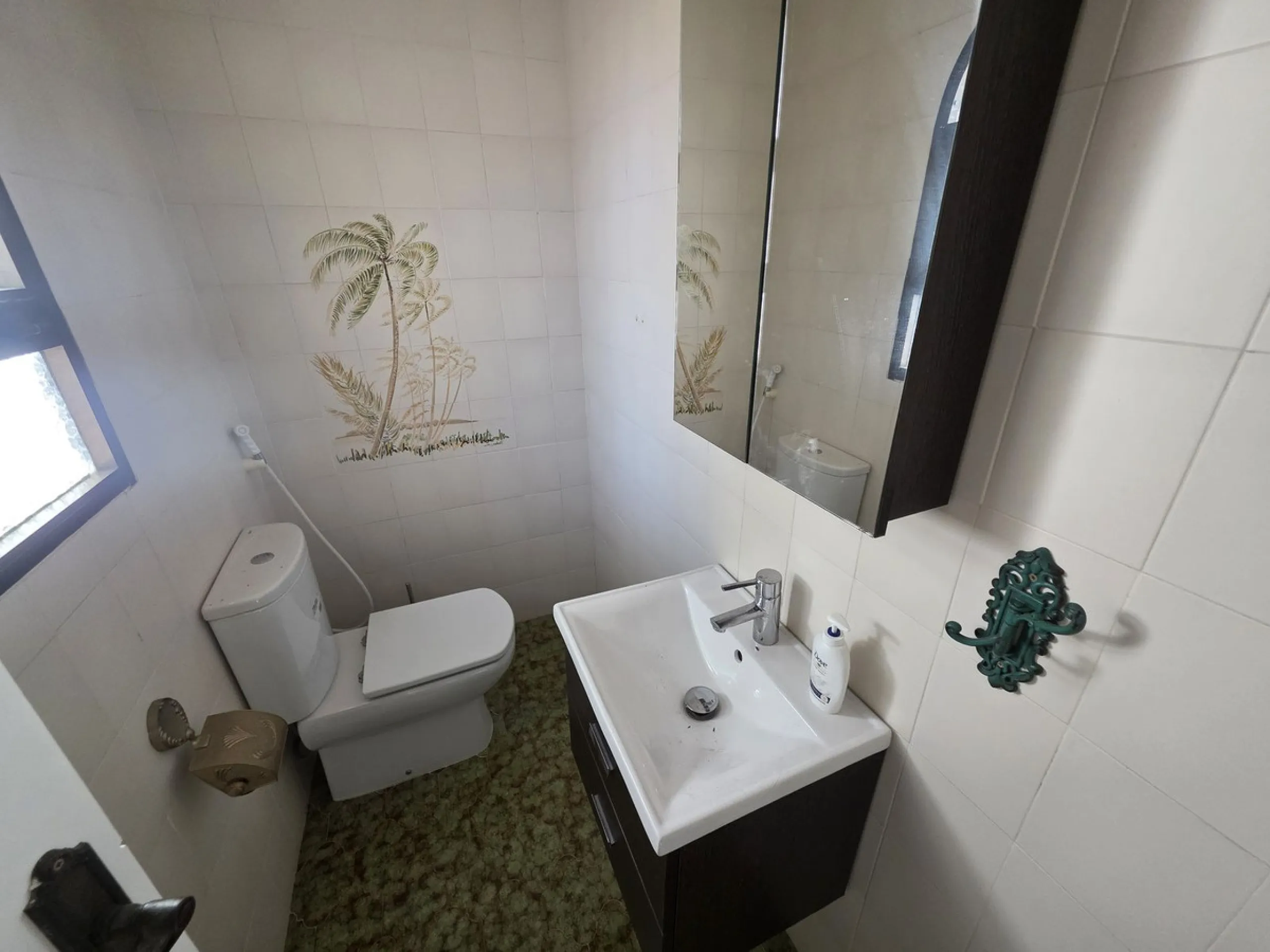 Great opportunity to reform a villa with a private garden and spectacular sea views over the coast and views over to the famous village of La Cala de Mijas! The villa offers a total built of 370m2, currently with five bedrooms, three bathrooms, one toilet