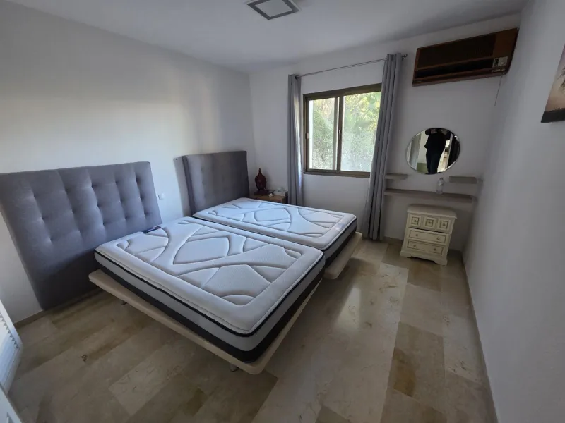 Great opportunity to reform a villa with a private garden and spectacular sea views over the coast and views over to the famous village of La Cala de Mijas! The villa offers a total built of 370m2, currently with five bedrooms, three bathrooms, one toilet
