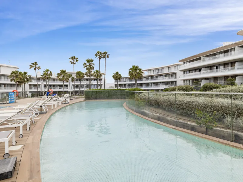 Exquisite Frontline Beach Apartment in Estepona