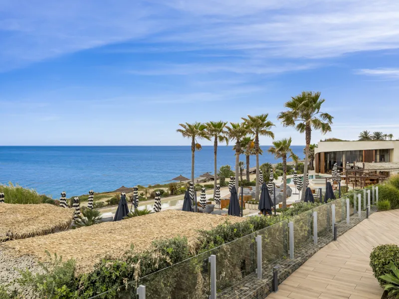 Exquisite Frontline Beach Apartment in Estepona