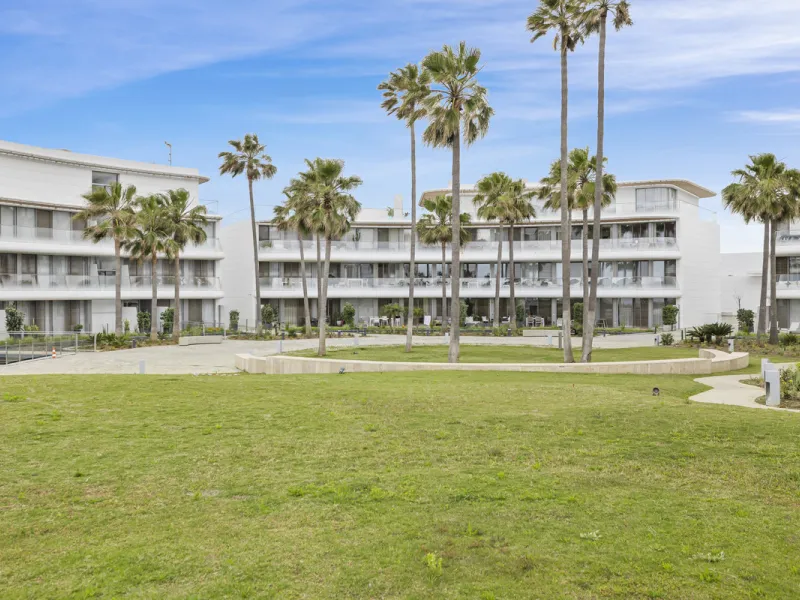 Exquisite Frontline Beach Apartment in Estepona