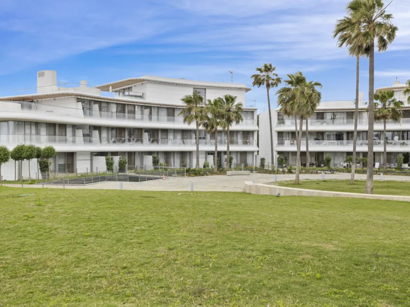 Exquisite Frontline Beach Apartment in Estepona