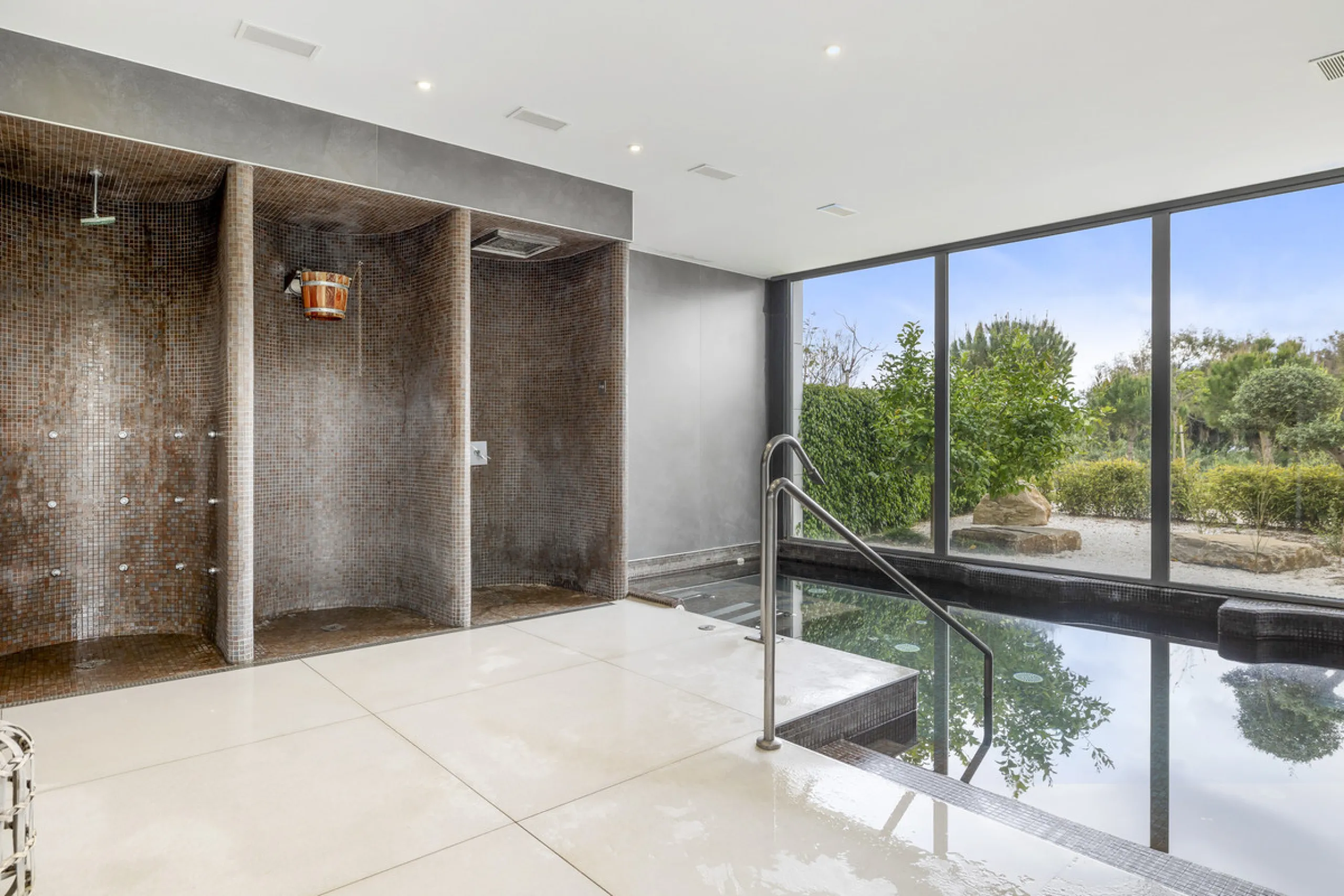 Exquisite Frontline Beach Apartment in Estepona