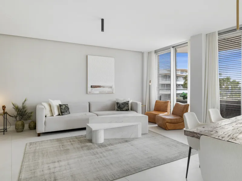 Exquisite Frontline Beach Apartment in Estepona