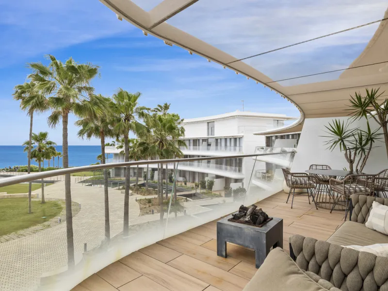 Exquisite Frontline Beach Apartment in Estepona