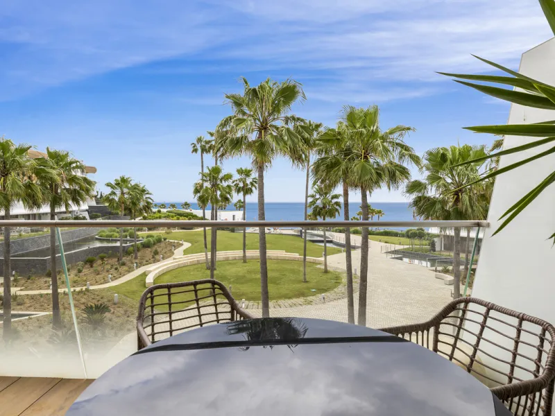 Exquisite Frontline Beach Apartment in Estepona