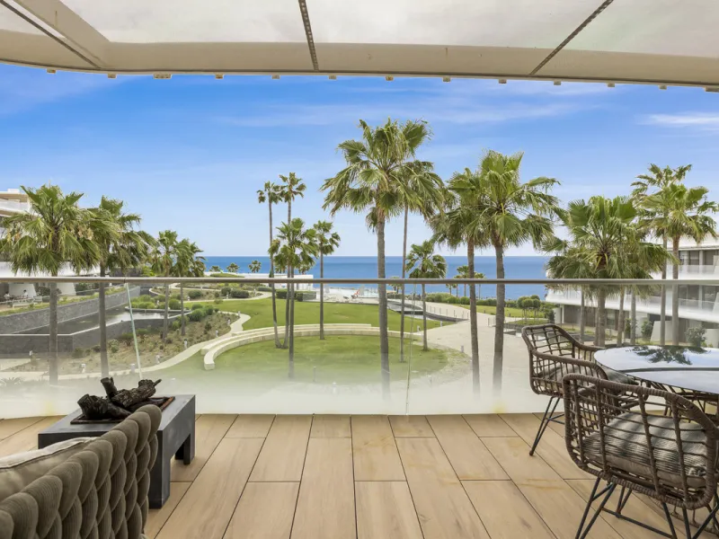Exquisite Frontline Beach Apartment in Estepona
