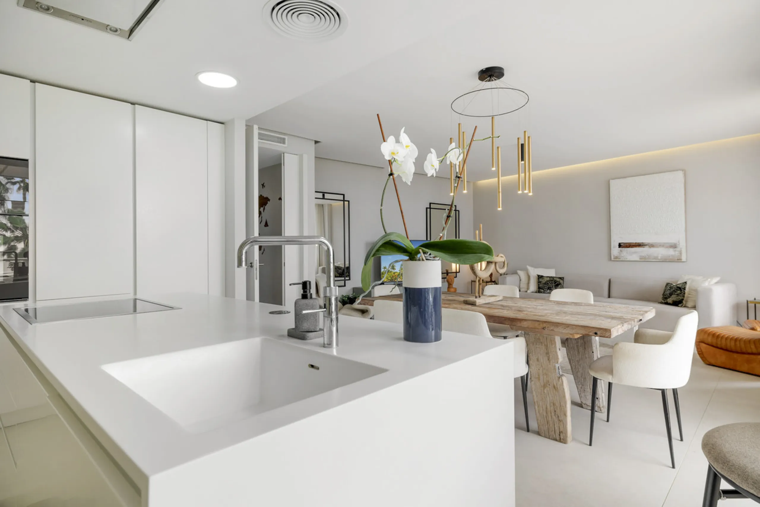 Exquisite Frontline Beach Apartment in Estepona