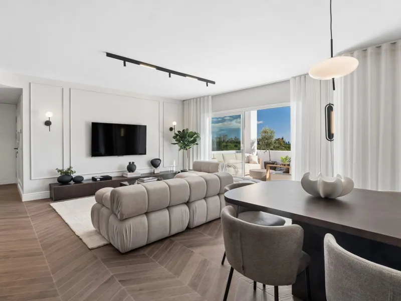 This beautifully renovated south-facing penthouse combines modern design, high-quality materials, and a peaceful setting within an exclusive gated community of just 16 apartments.