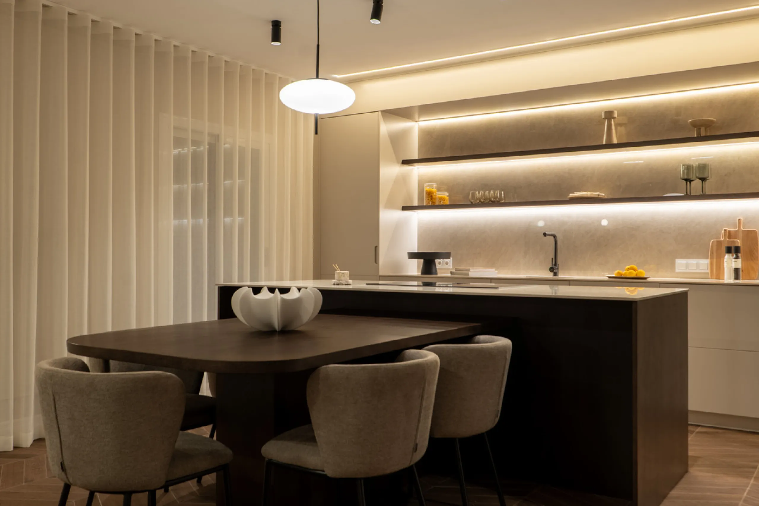 Apartment - Penthouse в продаже в Benahavís, Málaga. В доме 3 спален и 2 ванных комнат. Площадь дома 133 м²
