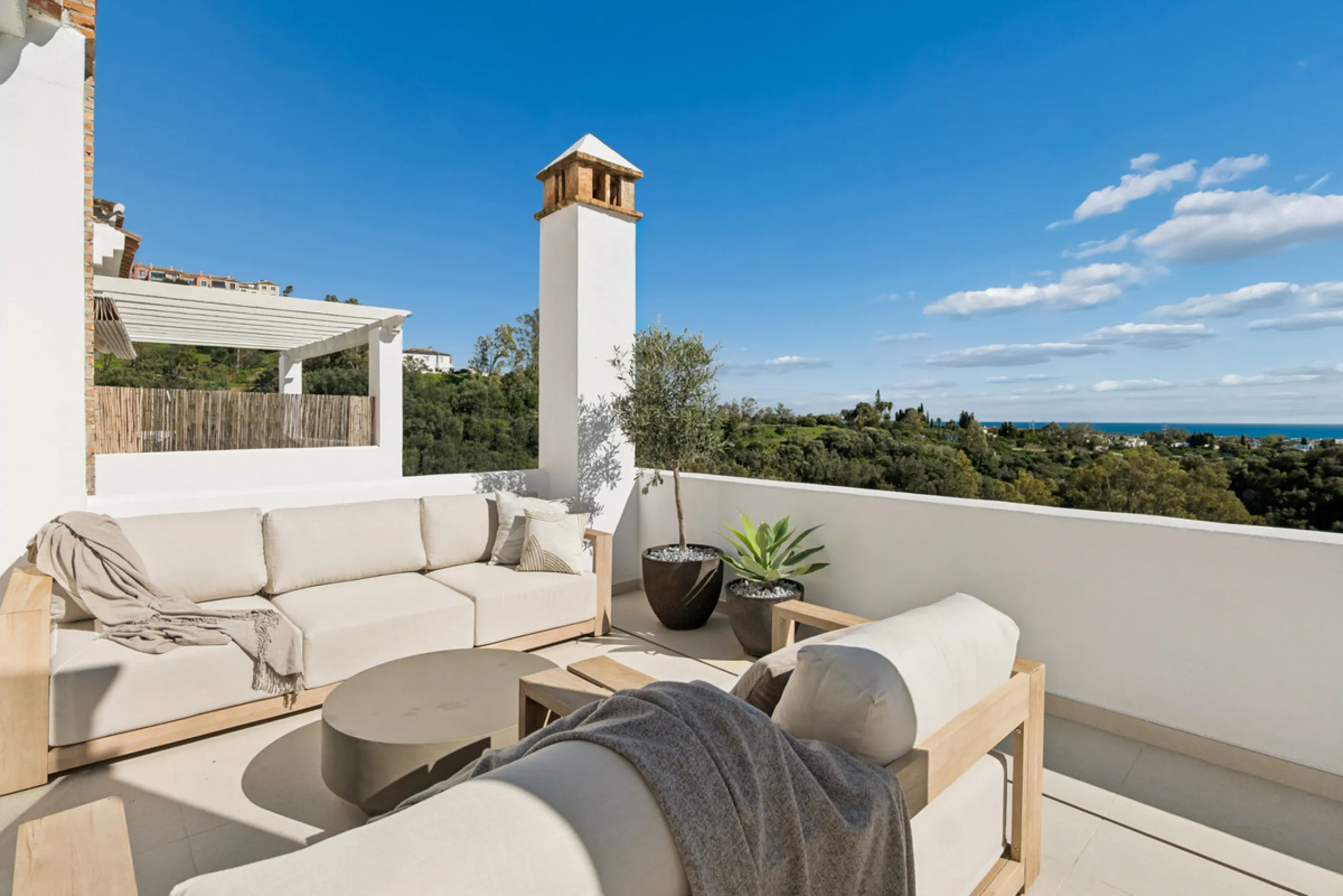 Apartment - Penthouse в продаже в Benahavís, Málaga. В доме 3 спален и 2 ванных комнат. Площадь дома 133 м²