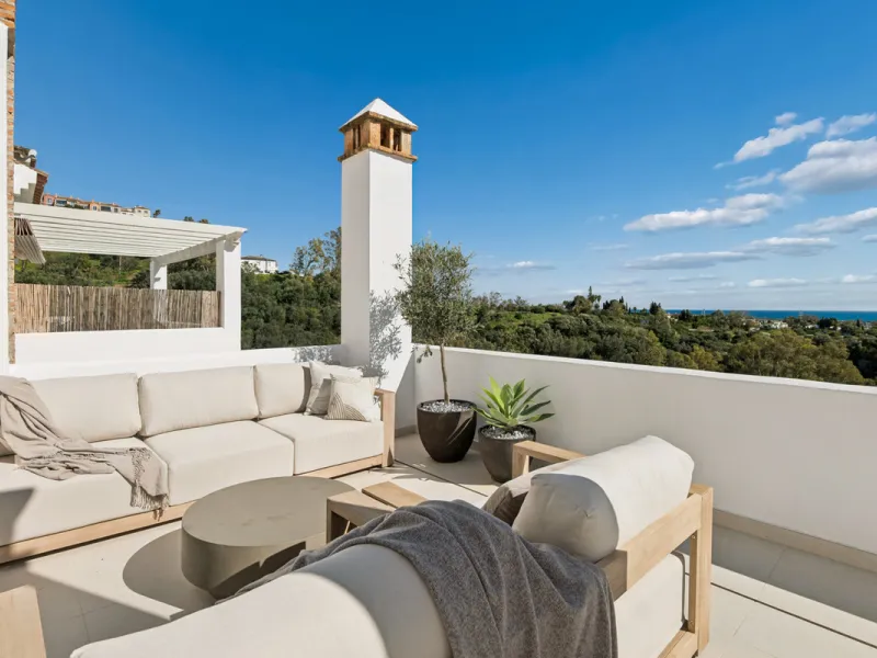 Apartment - Penthouse в продаже в Benahavís, Málaga. В доме 3 спален и 2 ванных комнат. Площадь дома 133 м²