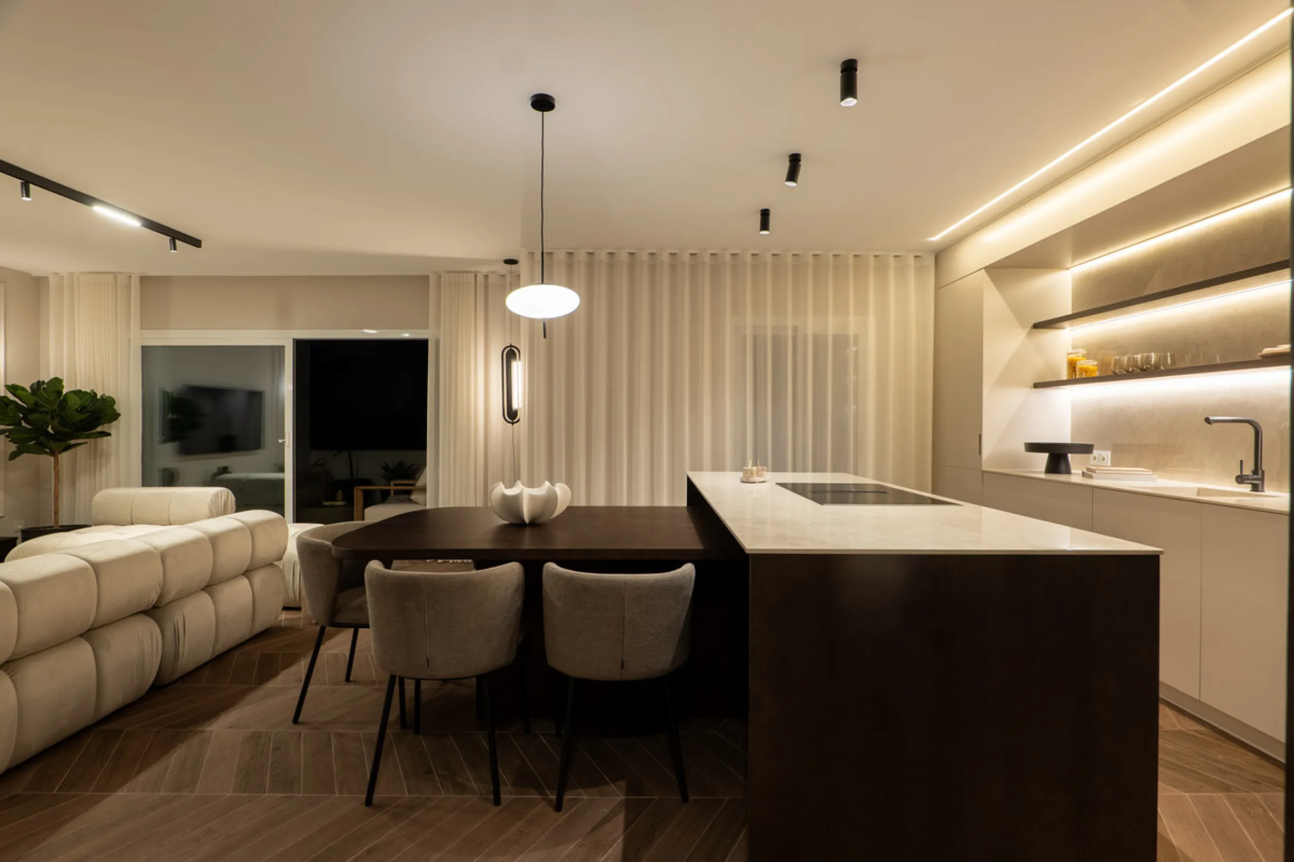 Apartment - Penthouse в продаже в Benahavís, Málaga. В доме 3 спален и 2 ванных комнат. Площадь дома 133 м²