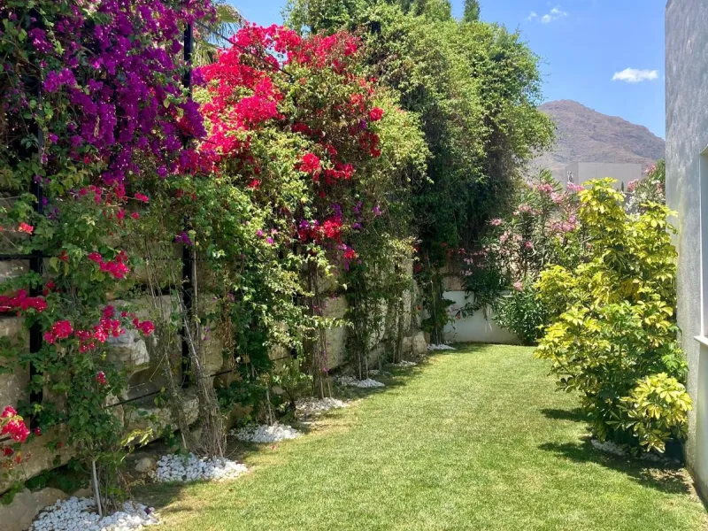 Set in the peaceful, family-friendly area of Valle Romano, just five minutes from Estepona town centre and the beach, this modern villa offers the perfect balance of comfort, privacy, and outdoor living. It also enjoys close proximity to several golf cour