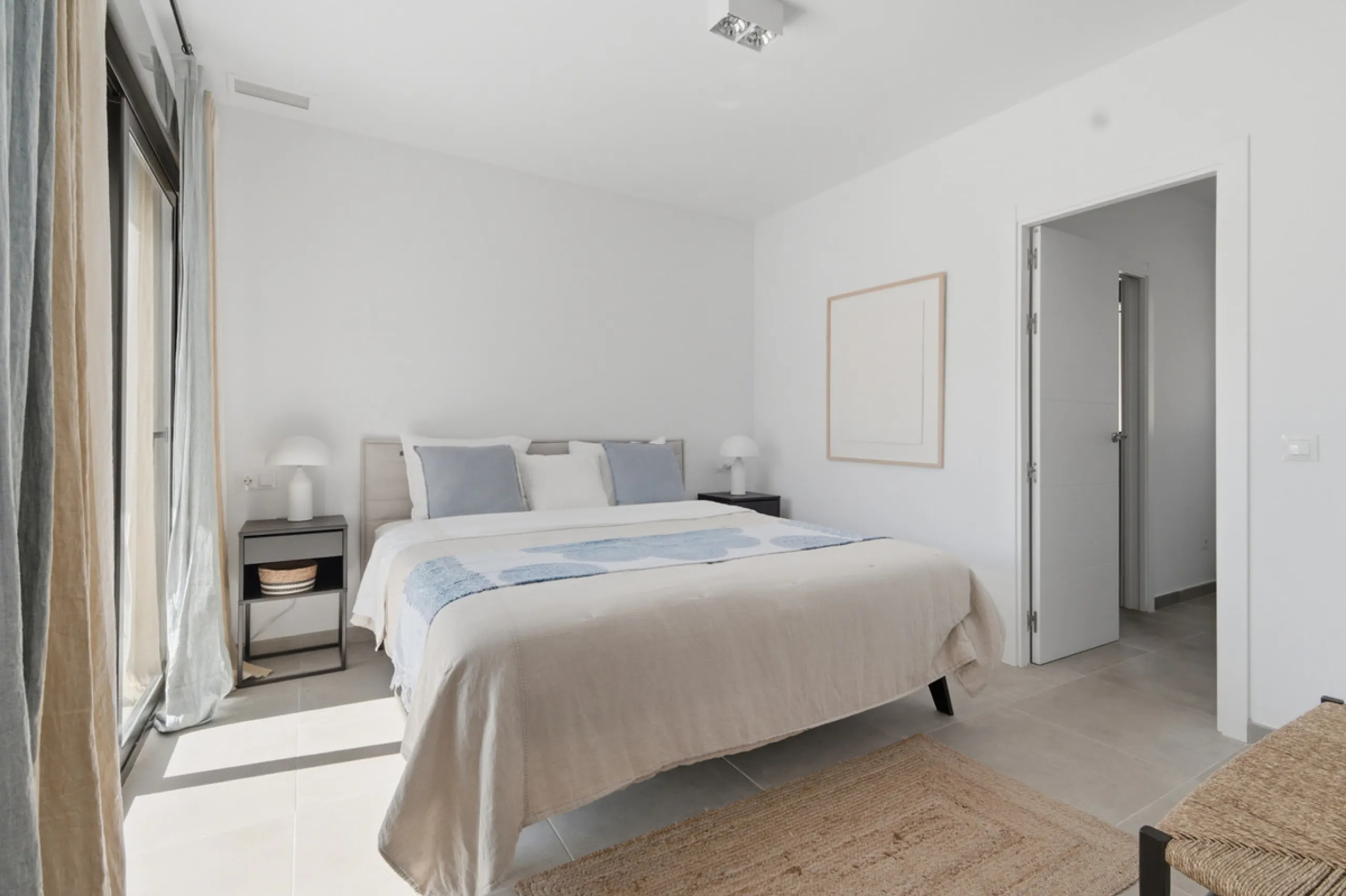 Set in the peaceful, family-friendly area of Valle Romano, just five minutes from Estepona town centre and the beach, this modern villa offers the perfect balance of comfort, privacy, and outdoor living. It also enjoys close proximity to several golf cour