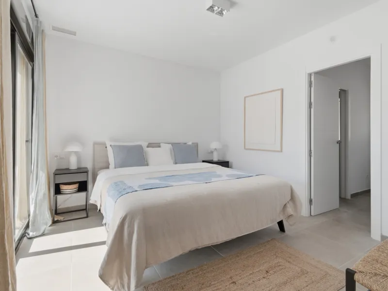 Set in the peaceful, family-friendly area of Valle Romano, just five minutes from Estepona town centre and the beach, this modern villa offers the perfect balance of comfort, privacy, and outdoor living. It also enjoys close proximity to several golf cour
