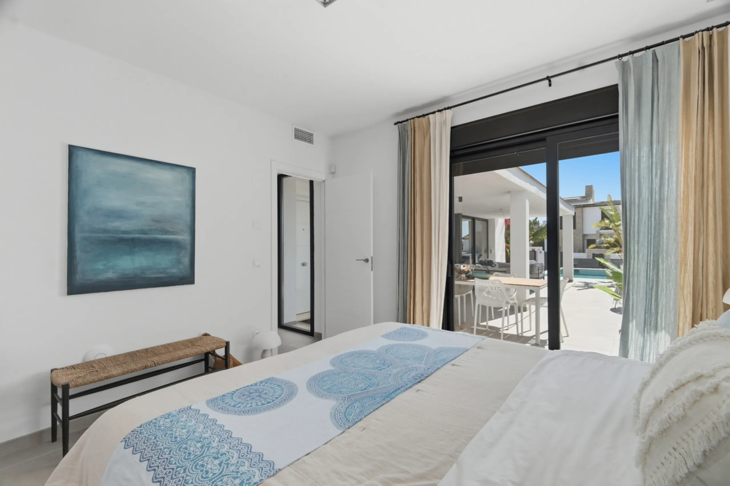 Set in the peaceful, family-friendly area of Valle Romano, just five minutes from Estepona town centre and the beach, this modern villa offers the perfect balance of comfort, privacy, and outdoor living. It also enjoys close proximity to several golf cour