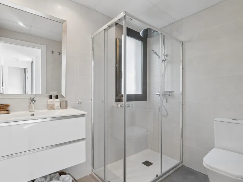 Set in the peaceful, family-friendly area of Valle Romano, just five minutes from Estepona town centre and the beach, this modern villa offers the perfect balance of comfort, privacy, and outdoor living. It also enjoys close proximity to several golf cour