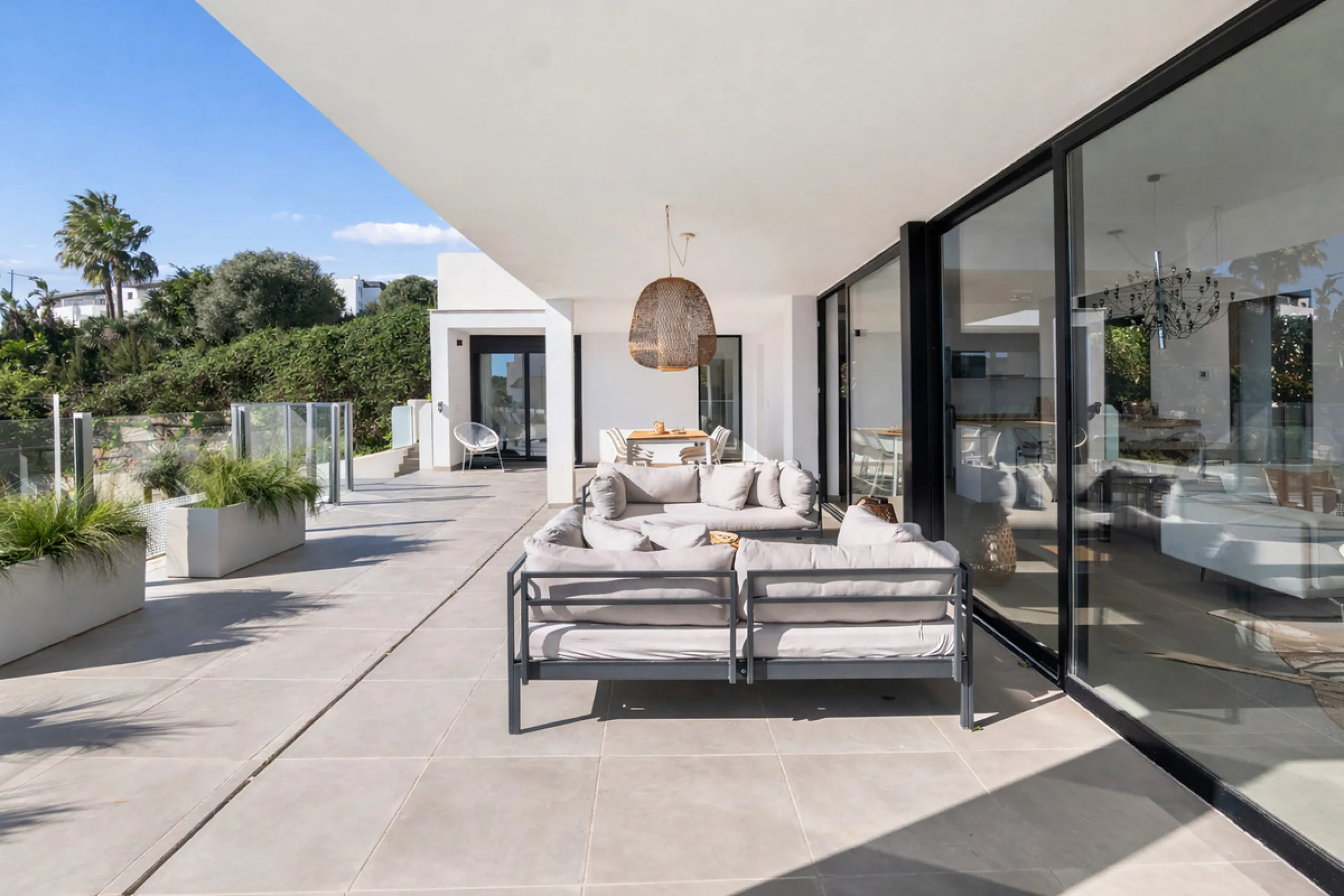 Set in the peaceful, family-friendly area of Valle Romano, just five minutes from Estepona town centre and the beach, this modern villa offers the perfect balance of comfort, privacy, and outdoor living. It also enjoys close proximity to several golf cour