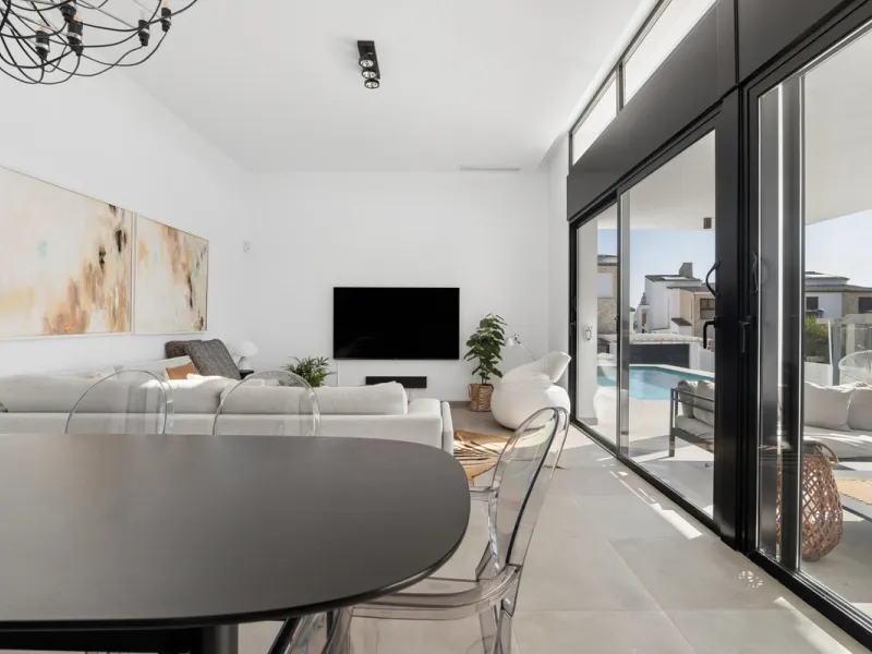Set in the peaceful, family-friendly area of Valle Romano, just five minutes from Estepona town centre and the beach, this modern villa offers the perfect balance of comfort, privacy, and outdoor living. It also enjoys close proximity to several golf cour