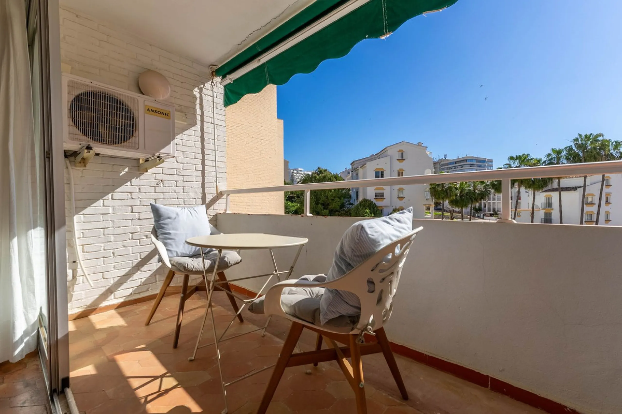 Experience the privilege of enjoying the sea and tranquility without sacrificing comfort.
