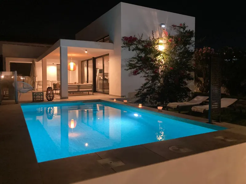 Set in the peaceful, family-friendly area of Valle Romano, just five minutes from Estepona town centre and the beach, this modern villa offers the perfect balance of comfort, privacy, and outdoor living. It also enjoys close proximity to several golf cour