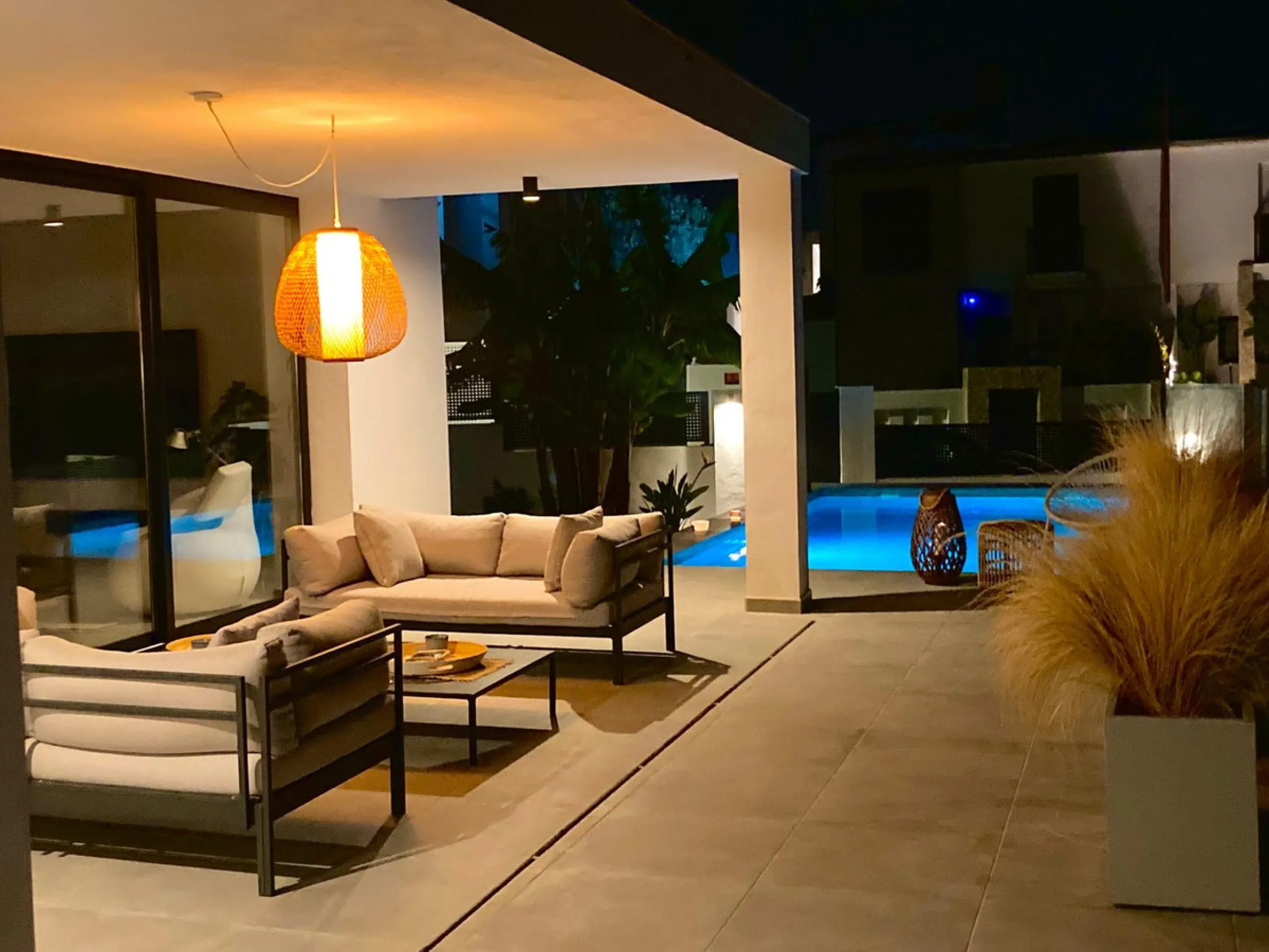 Set in the peaceful, family-friendly area of Valle Romano, just five minutes from Estepona town centre and the beach, this modern villa offers the perfect balance of comfort, privacy, and outdoor living. It also enjoys close proximity to several golf cour