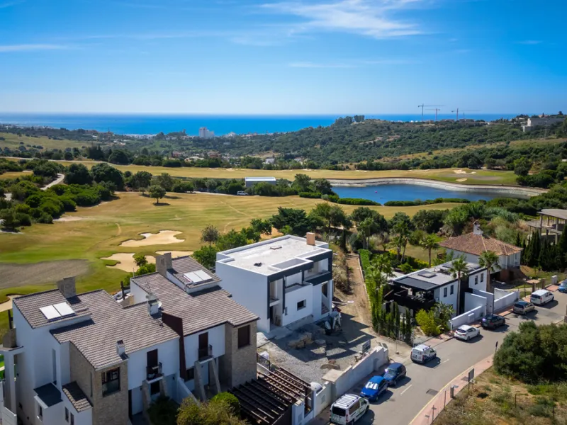 Set in the peaceful, family-friendly area of Valle Romano, just five minutes from Estepona town centre and the beach, this modern villa offers the perfect balance of comfort, privacy, and outdoor living. It also enjoys close proximity to several golf cour