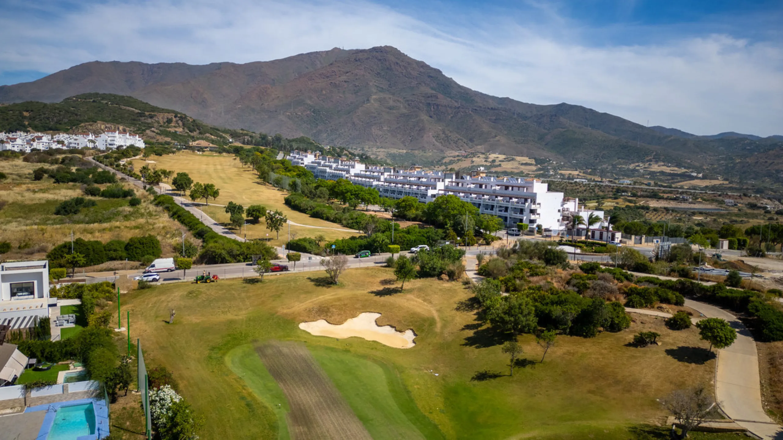 Set in the peaceful, family-friendly area of Valle Romano, just five minutes from Estepona town centre and the beach, this modern villa offers the perfect balance of comfort, privacy, and outdoor living. It also enjoys close proximity to several golf cour