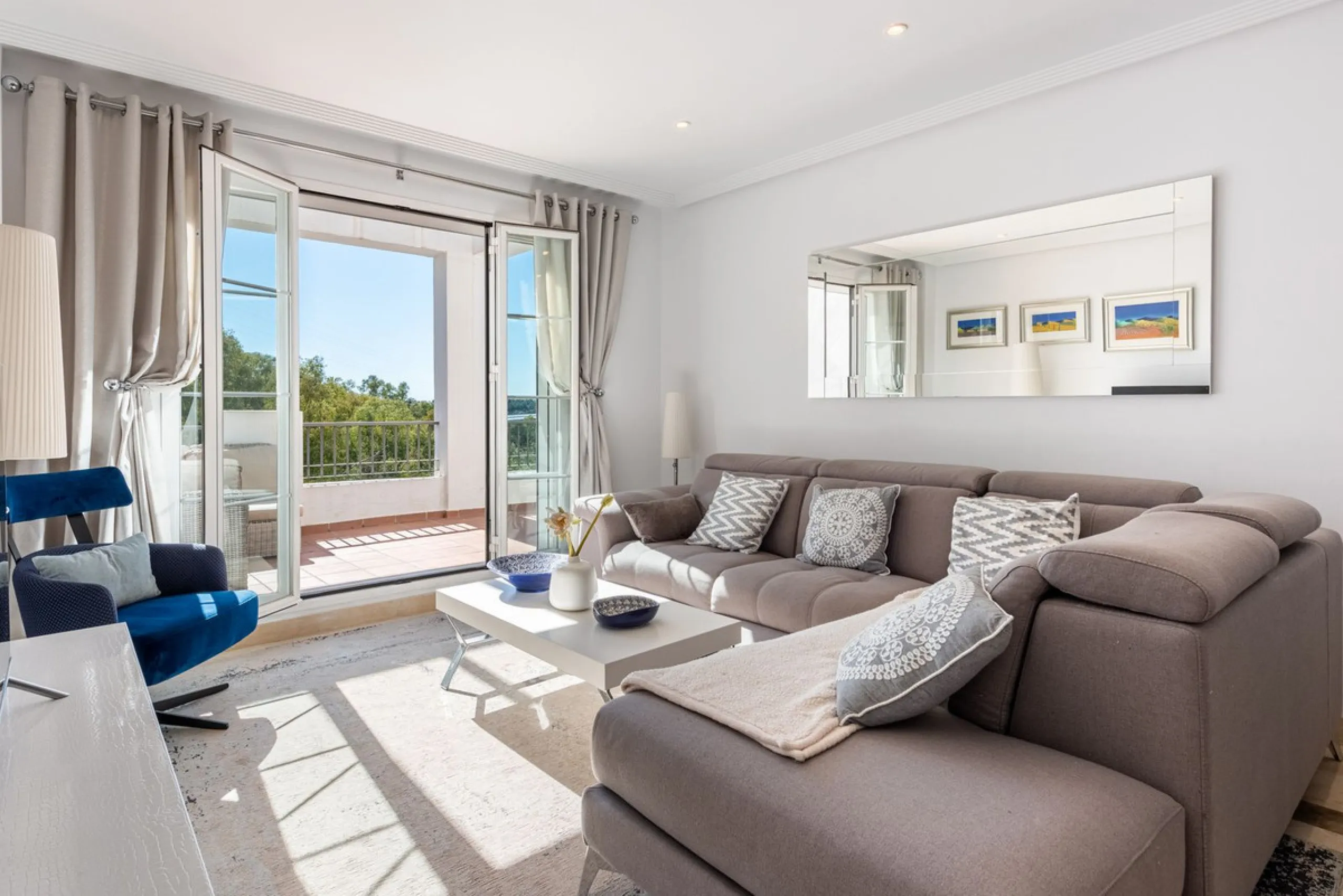 Discover this magnificent duplex penthouse located in the lower part of Los Arqueros, within the well-established and highly sought-after community of Los Eucaliptos — a residential enclave that perfectly combines privacy, natural surroundings and excelle