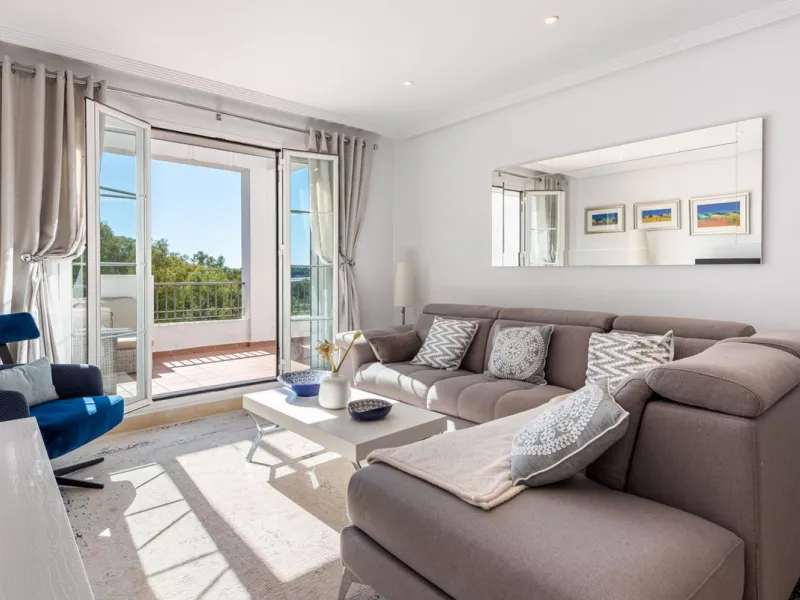 Discover this magnificent duplex penthouse located in the lower part of Los Arqueros, within the well-established and highly sought-after community of Los Eucaliptos — a residential enclave that perfectly combines privacy, natural surroundings and excelle