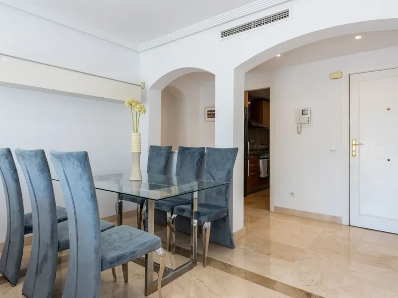 Discover this magnificent duplex penthouse located in the lower part of Los Arqueros, within the well-established and highly sought-after community of Los Eucaliptos — a residential enclave that perfectly combines privacy, natural surroundings and excelle