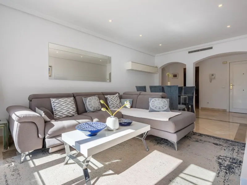 Discover this magnificent duplex penthouse located in the lower part of Los Arqueros, within the well-established and highly sought-after community of Los Eucaliptos — a residential enclave that perfectly combines privacy, natural surroundings and excelle