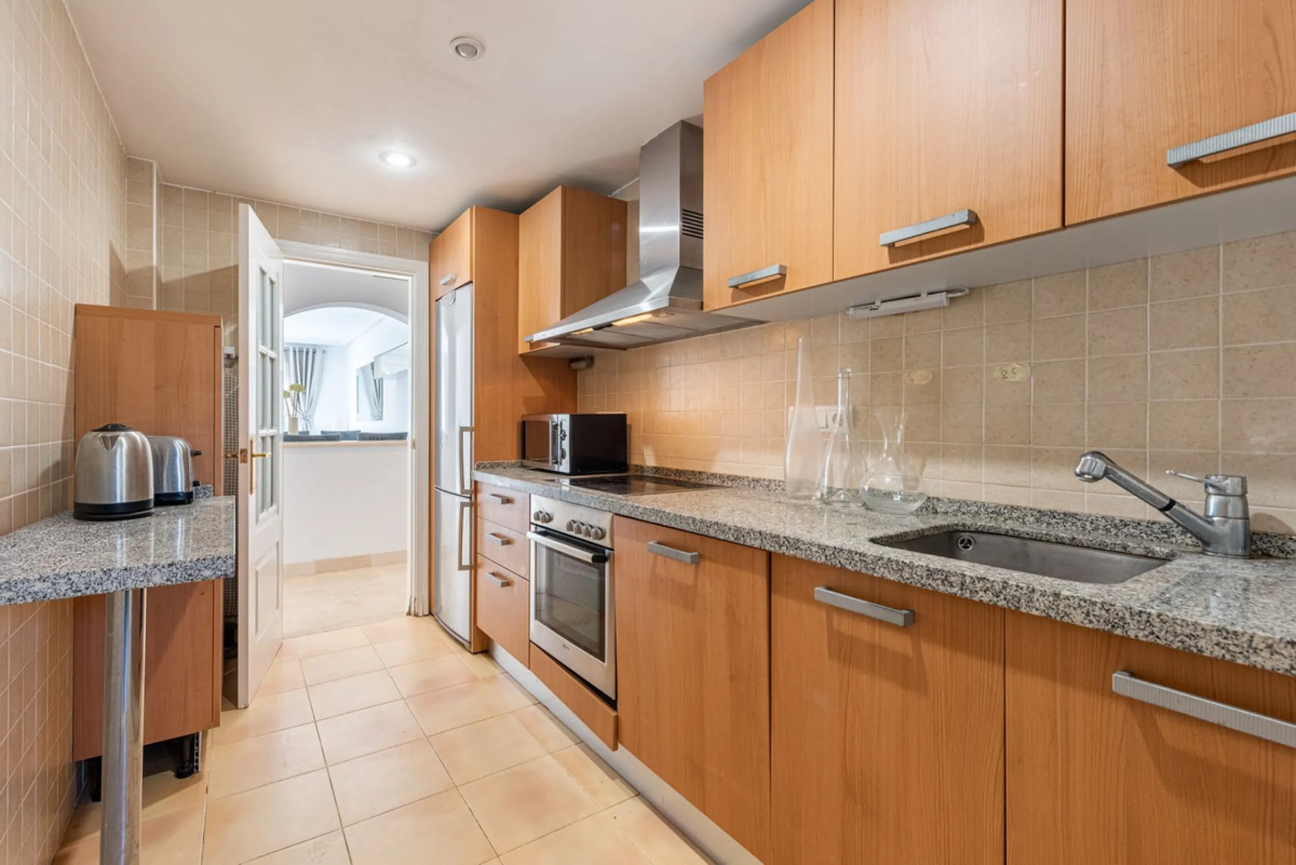 Discover this magnificent duplex penthouse located in the lower part of Los Arqueros, within the well-established and highly sought-after community of Los Eucaliptos — a residential enclave that perfectly combines privacy, natural surroundings and excelle